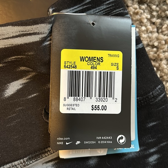 BUNDLE OF WORKOUT BOTTOMS NWT SMALL NIKE LEGGINGS AND UNDER ARMOUR SHORTS - Picture 3 of 8